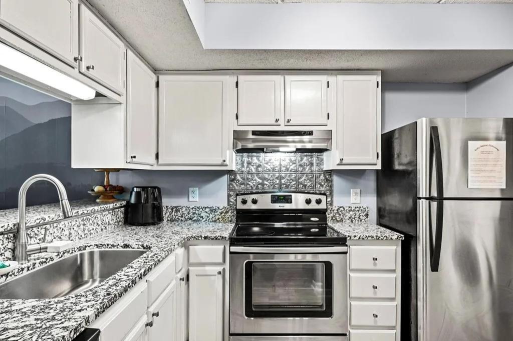 Views & Fireplace - Minutes To Gburg And Ober - Condo Gatlinburg Extérieur photo