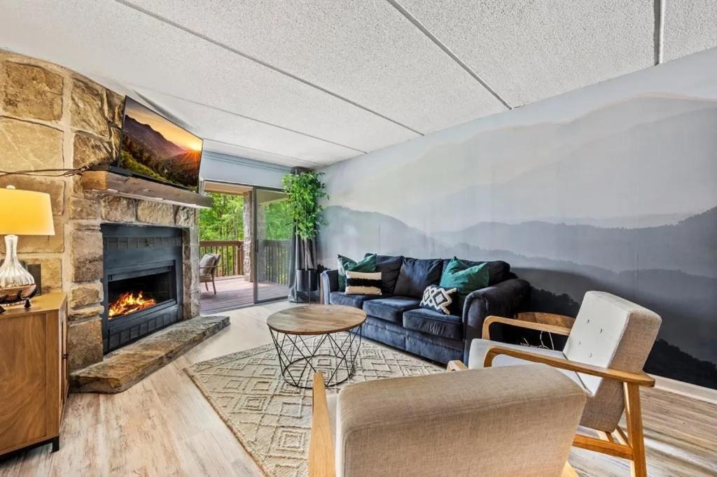Views & Fireplace - Minutes To Gburg And Ober - Condo Gatlinburg Extérieur photo