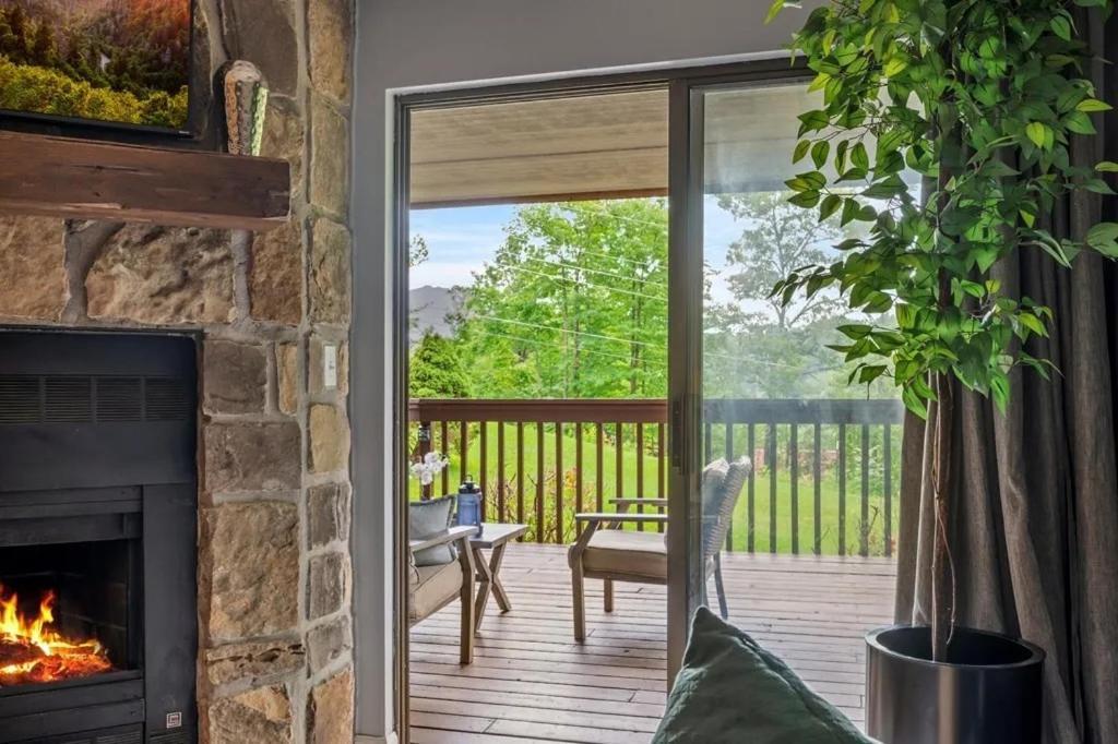 Views & Fireplace - Minutes To Gburg And Ober - Condo Gatlinburg Extérieur photo