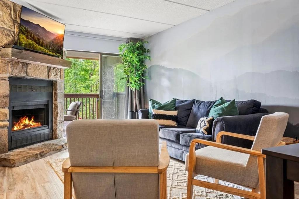 Views & Fireplace - Minutes To Gburg And Ober - Condo Gatlinburg Extérieur photo