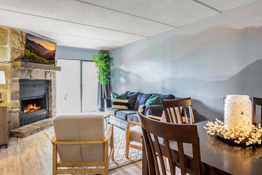 Views & Fireplace - Minutes To Gburg And Ober - Condo Gatlinburg Extérieur photo